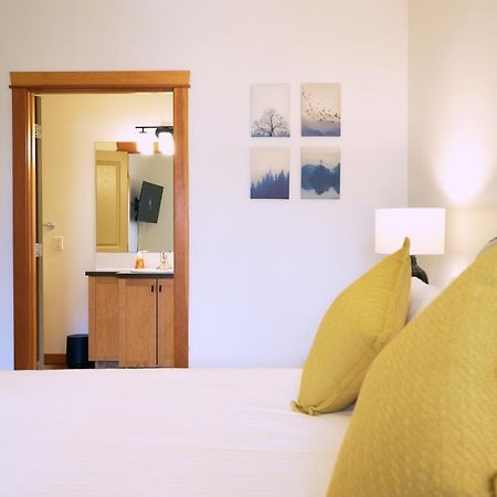 Mtn View Escape With King Size Bed With Outdoor Pool - Banff Pass Included! Apartment Canmore Ngoại thất bức ảnh