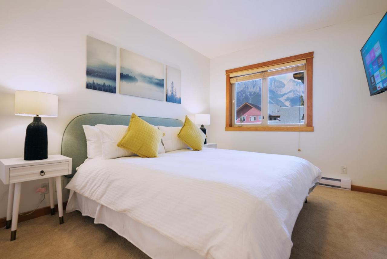 Mtn View Escape With King Size Bed With Outdoor Pool - Banff Pass Included! Apartment Canmore Ngoại thất bức ảnh