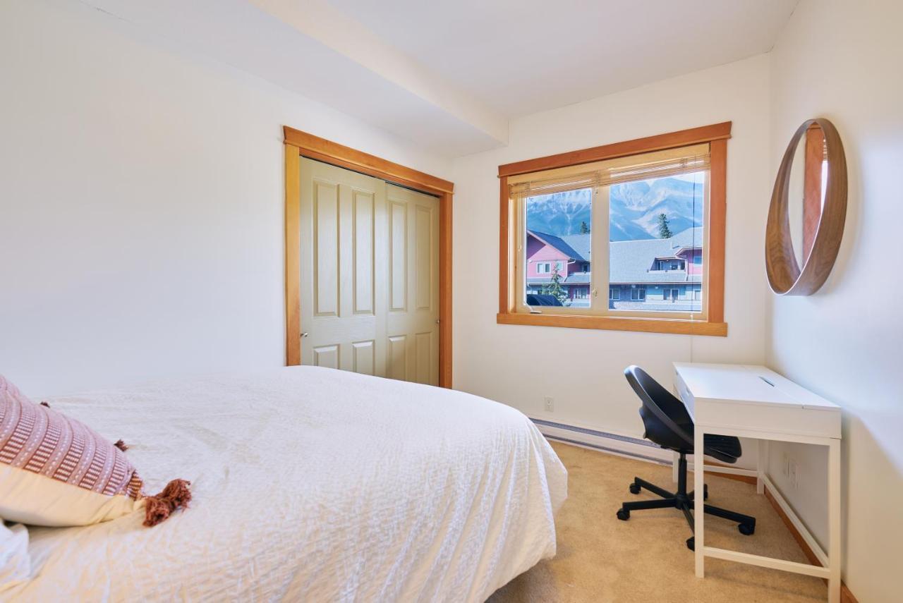 Mtn View Escape With King Size Bed With Outdoor Pool - Banff Pass Included! Apartment Canmore Ngoại thất bức ảnh