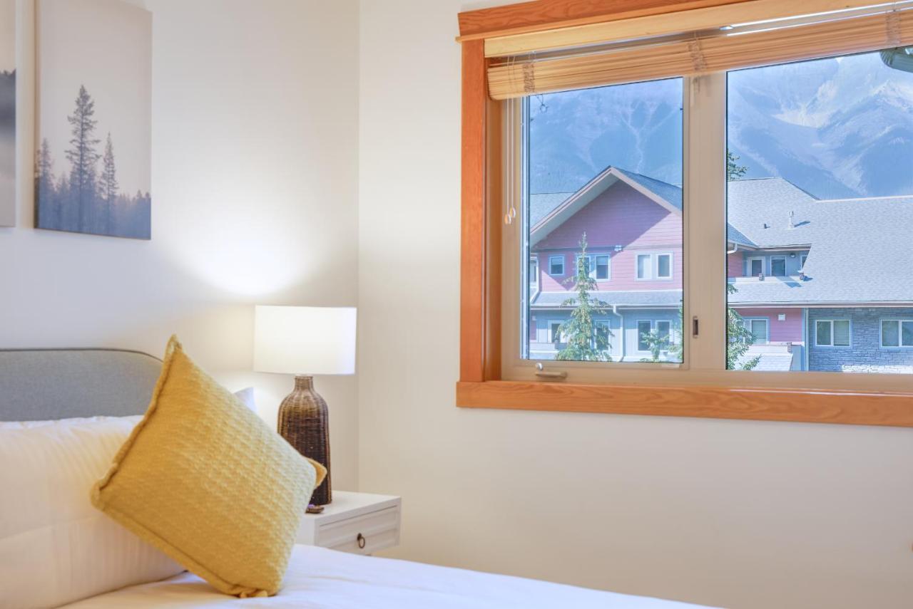 Mtn View Escape With King Size Bed With Outdoor Pool - Banff Pass Included! Apartment Canmore Ngoại thất bức ảnh