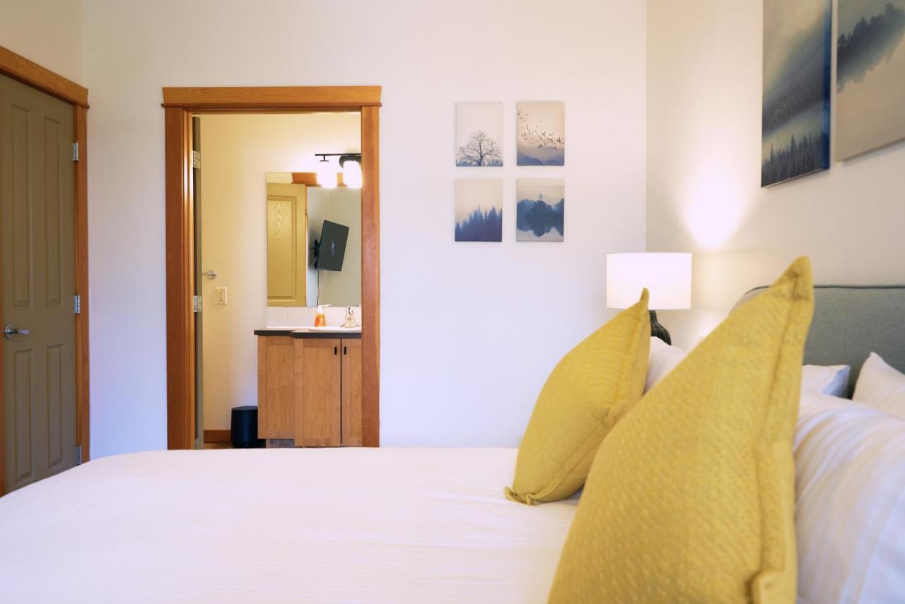 Mtn View Escape With King Size Bed With Outdoor Pool - Banff Pass Included! Apartment Canmore Ngoại thất bức ảnh