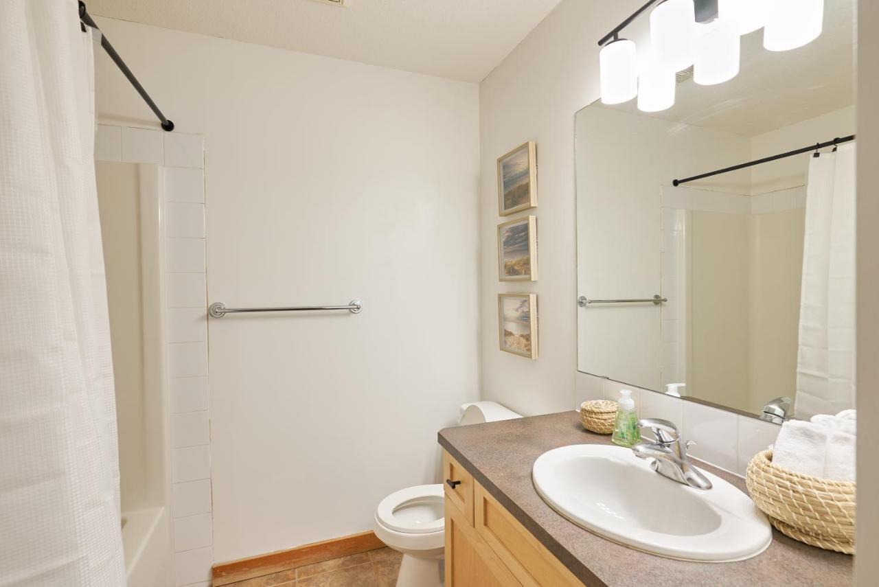 Mtn View Escape With King Size Bed With Outdoor Pool - Banff Pass Included! Apartment Canmore Ngoại thất bức ảnh